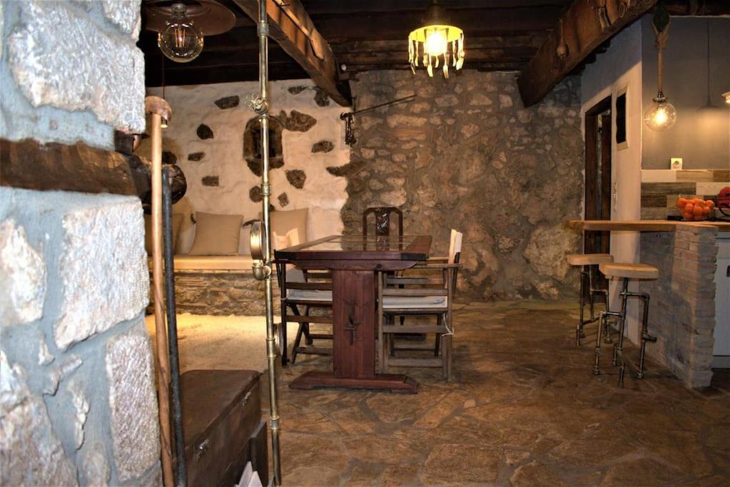 Μικρή Πέτρινη Μεζονέτα 2 Villa Lilaia Exterior photo