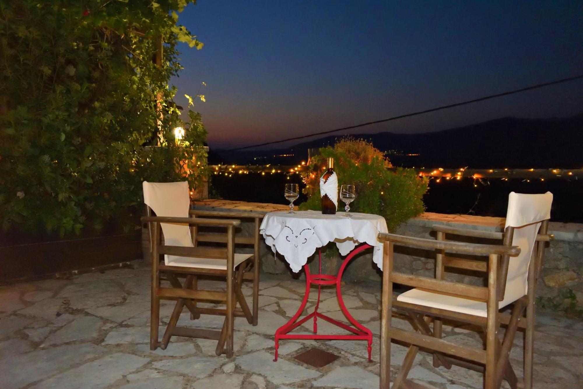Μικρή Πέτρινη Μεζονέτα 2 Villa Lilaia Exterior photo